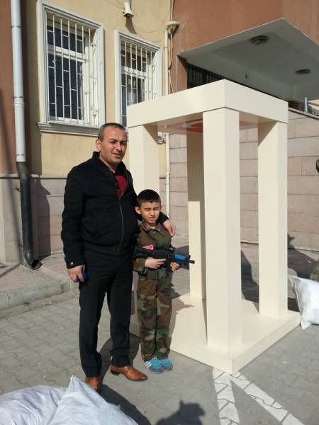 Çanakkale Şehitleri Anıtını Yapan Metin TOSUN ve oğlu Enes Efe TOSUN
